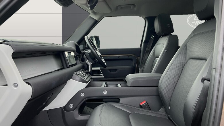 Land Rover Defender 3.0 D250 SE 110 5dr Auto Diesel Estate